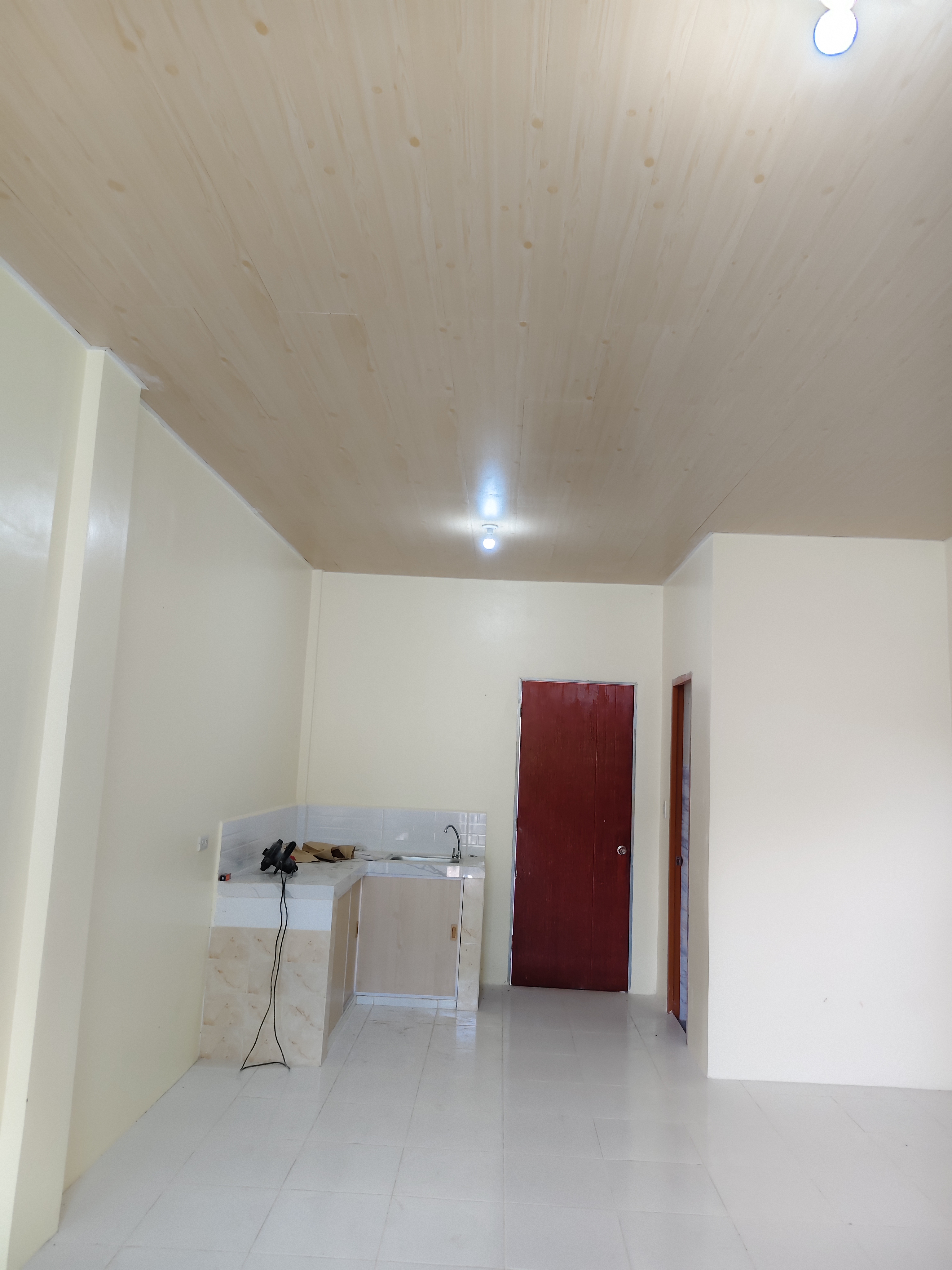 Studio Type apartment for rent located at lumbo valencia city